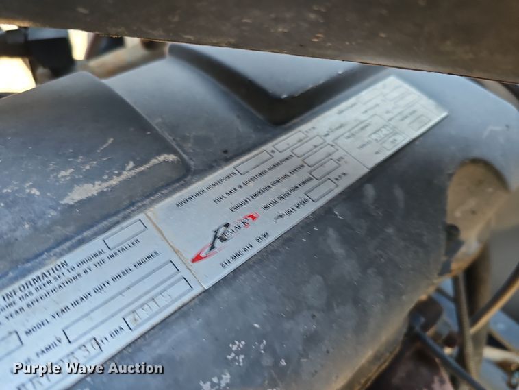 image for item IO9749 2001 Mack CX613 Vision  semi truck