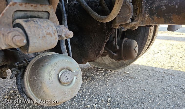 image for item IO9749 2001 Mack CX613 Vision  semi truck