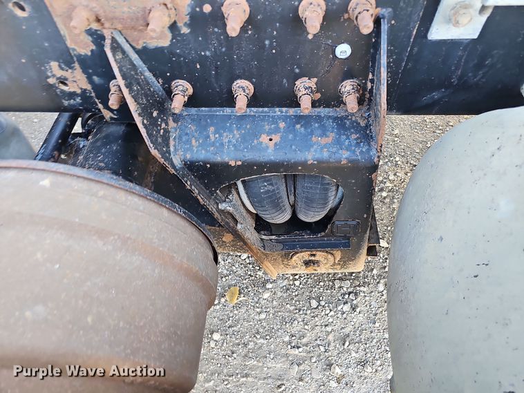 image for item IO9749 2001 Mack CX613 Vision  semi truck