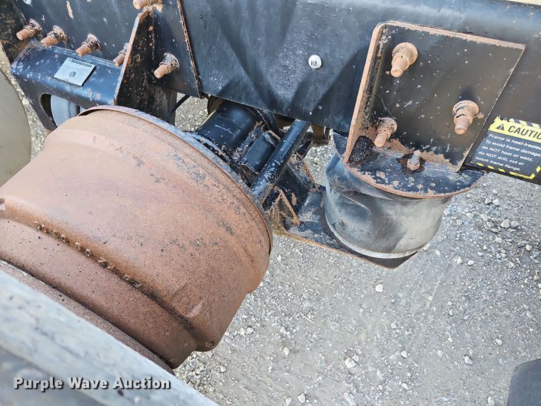 image for item IO9749 2001 Mack CX613 Vision  semi truck