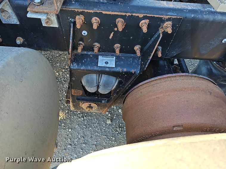 image for item IO9749 2001 Mack CX613 Vision  semi truck