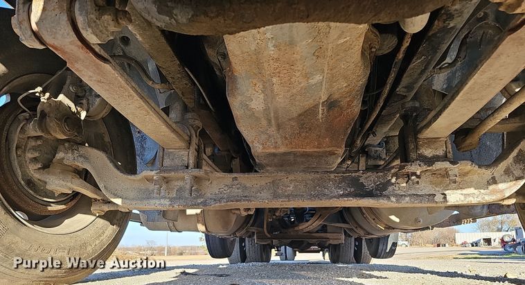 image for item IO9749 2001 Mack CX613 Vision  semi truck