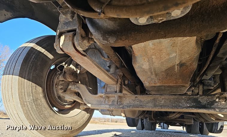 image for item IO9749 2001 Mack CX613 Vision  semi truck