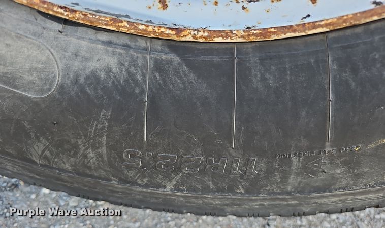 image for item IO9749 2001 Mack CX613 Vision  semi truck