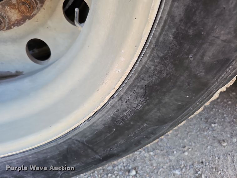 image for item IO9749 2001 Mack CX613 Vision  semi truck