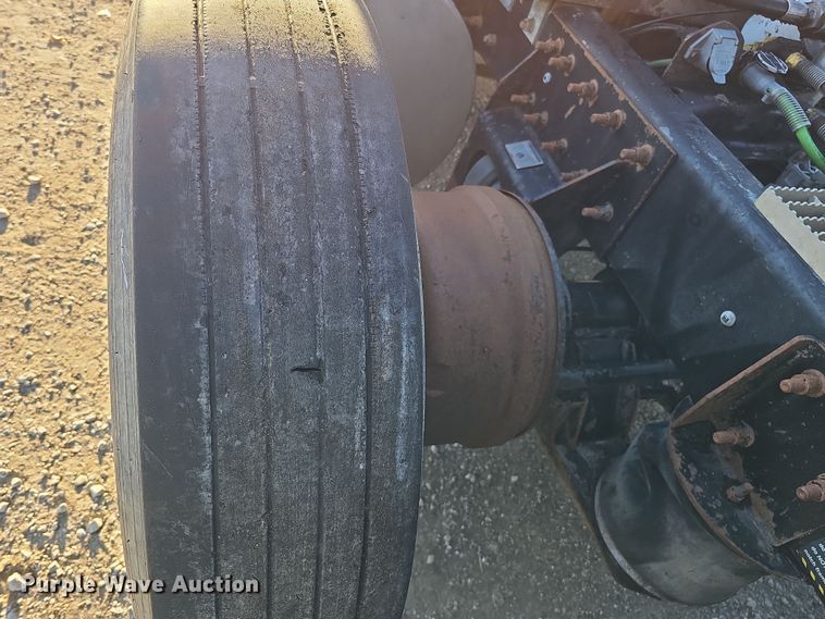 image for item IO9749 2001 Mack CX613 Vision  semi truck