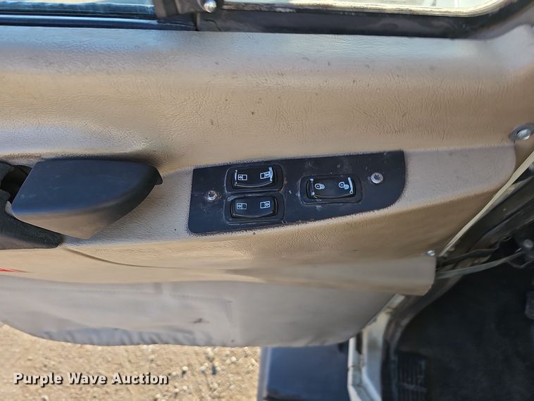 image for item IO9750 2001 Mack CX613 Vision  semi truck