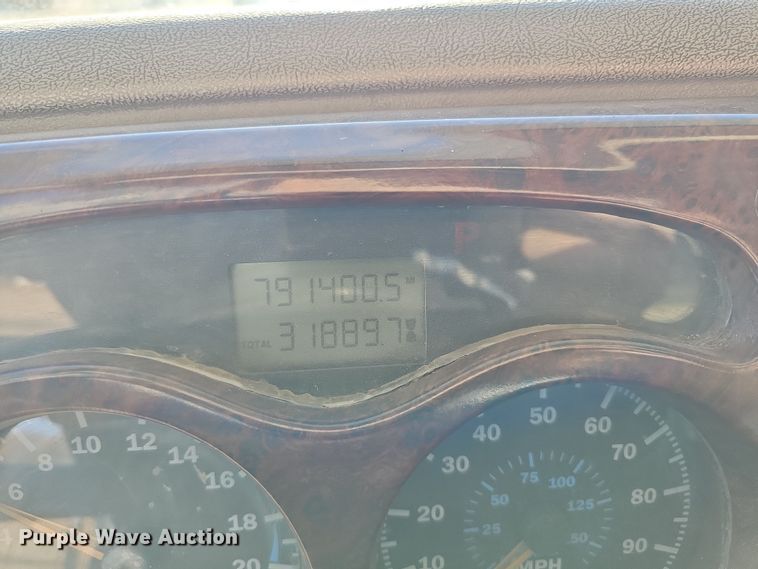 image for item IO9750 2001 Mack CX613 Vision  semi truck