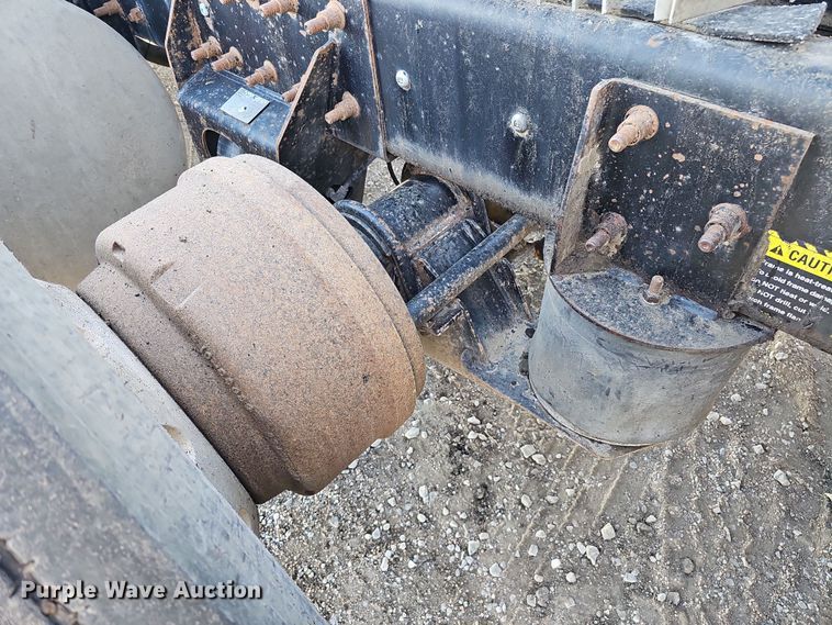 image for item IO9750 2001 Mack CX613 Vision  semi truck