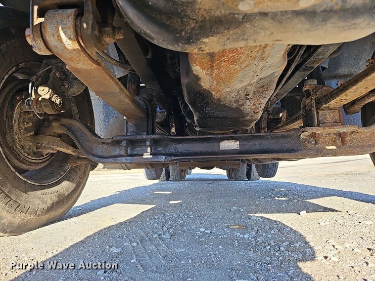 image for item IO9750 2001 Mack CX613 Vision  semi truck