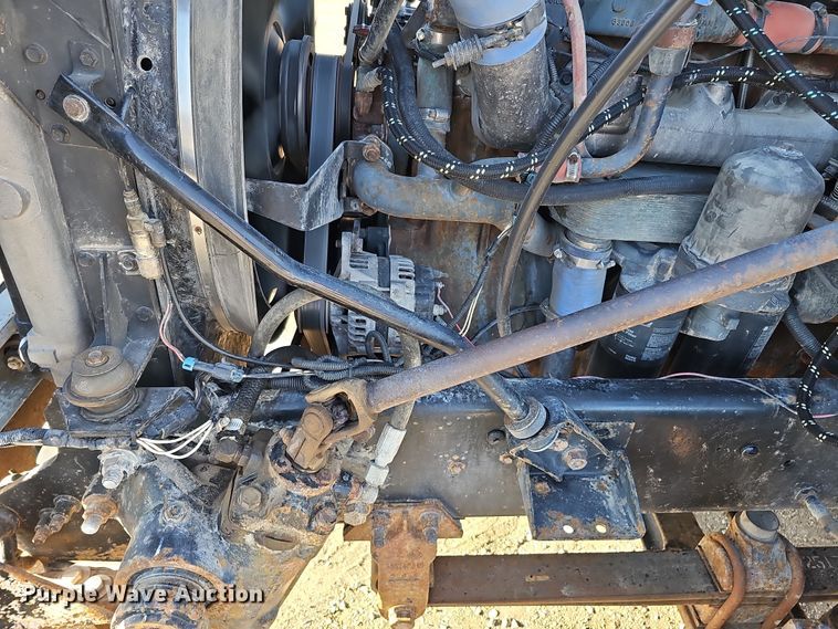 image for item IO9750 2001 Mack CX613 Vision  semi truck