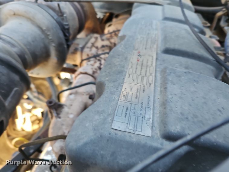 image for item IO9750 2001 Mack CX613 Vision  semi truck