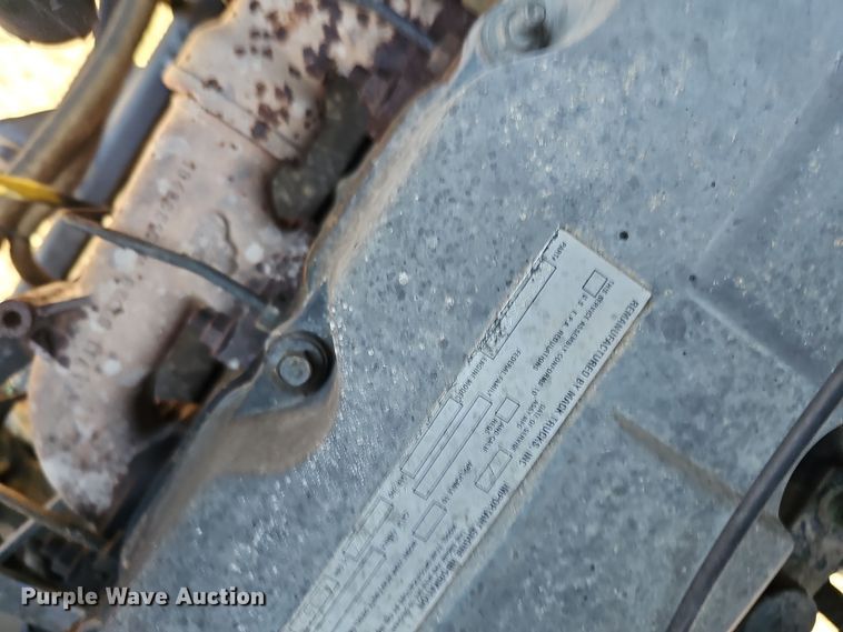 image for item IO9750 2001 Mack CX613 Vision  semi truck