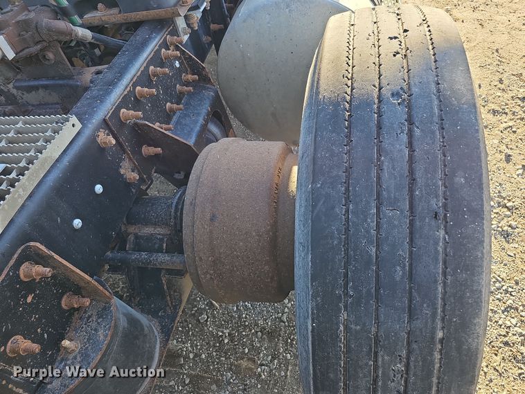 image for item IO9750 2001 Mack CX613 Vision  semi truck