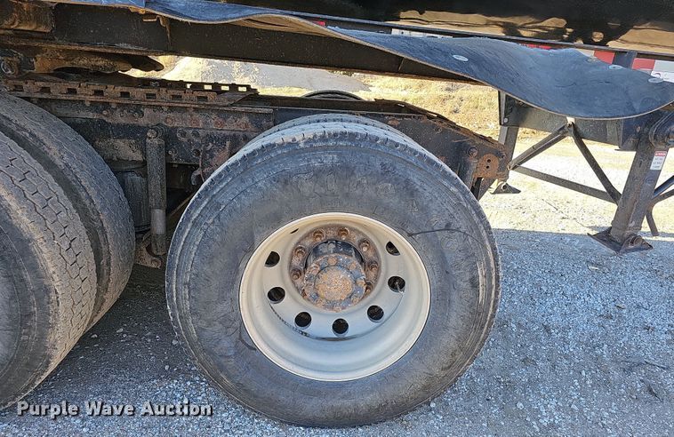 image for item IO9750 2001 Mack CX613 Vision  semi truck