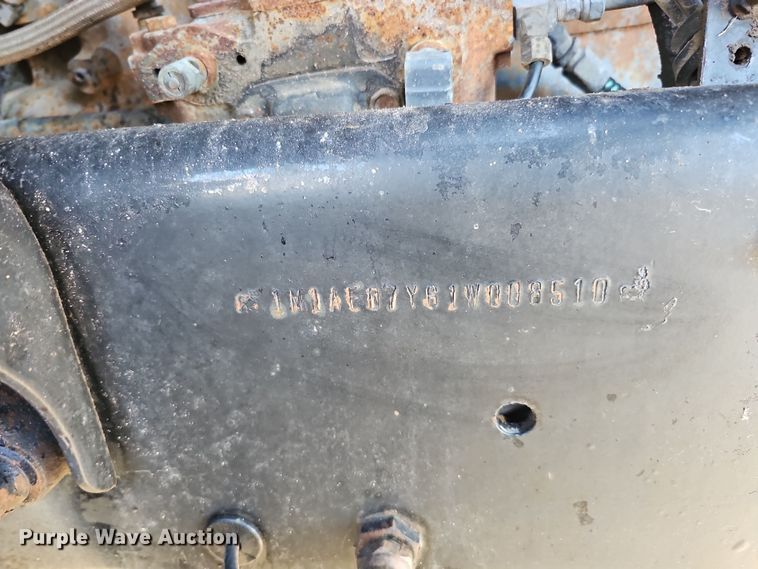 image for item IO9750 2001 Mack CX613 Vision  semi truck