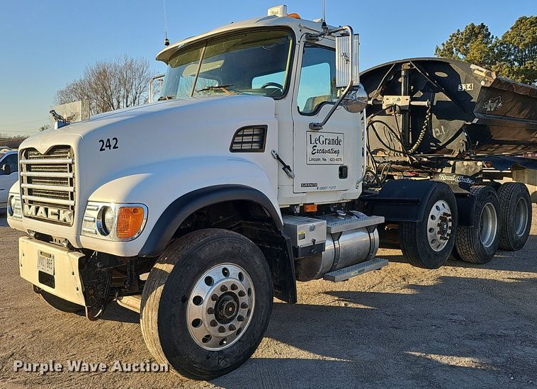 image for item IO9751 2007 Mack CV713 Granite  semi truck