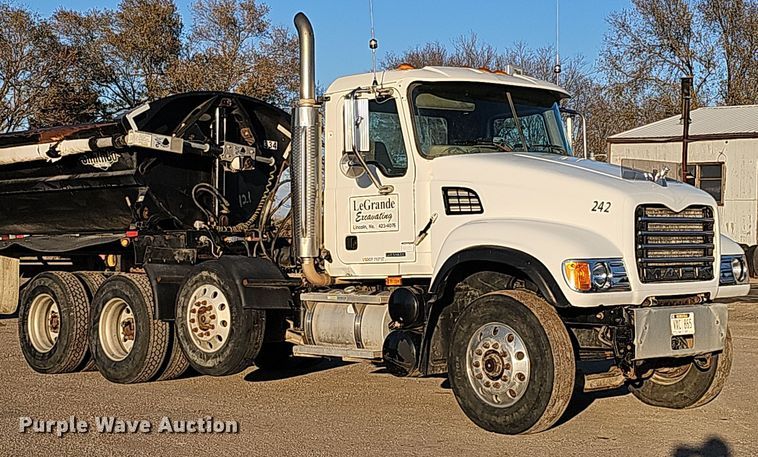 image for item IO9751 2007 Mack CV713 Granite  semi truck