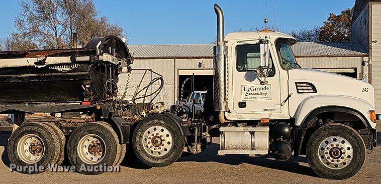 image for item IO9751 2007 Mack CV713 Granite  semi truck