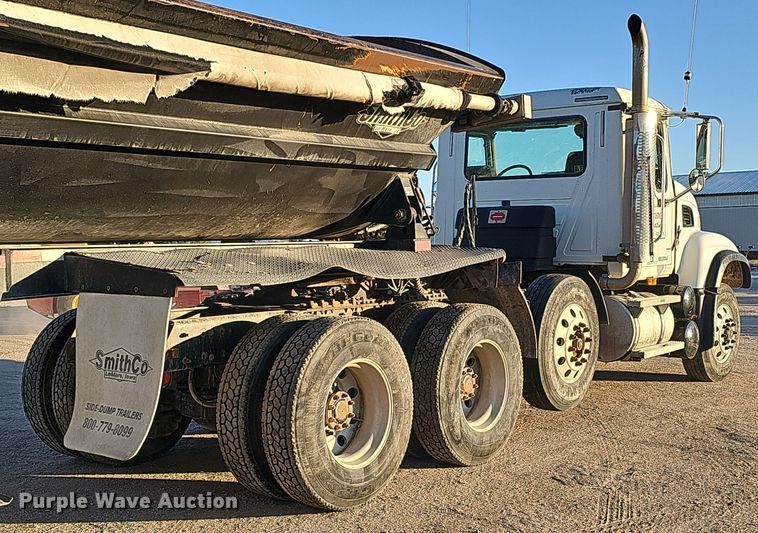 image for item IO9751 2007 Mack CV713 Granite  semi truck