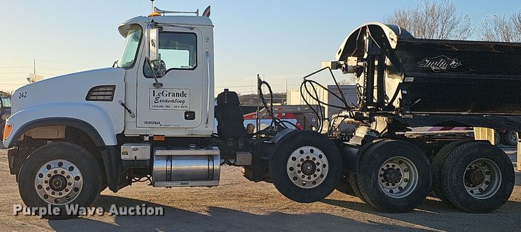 image for item IO9751 2007 Mack CV713 Granite  semi truck