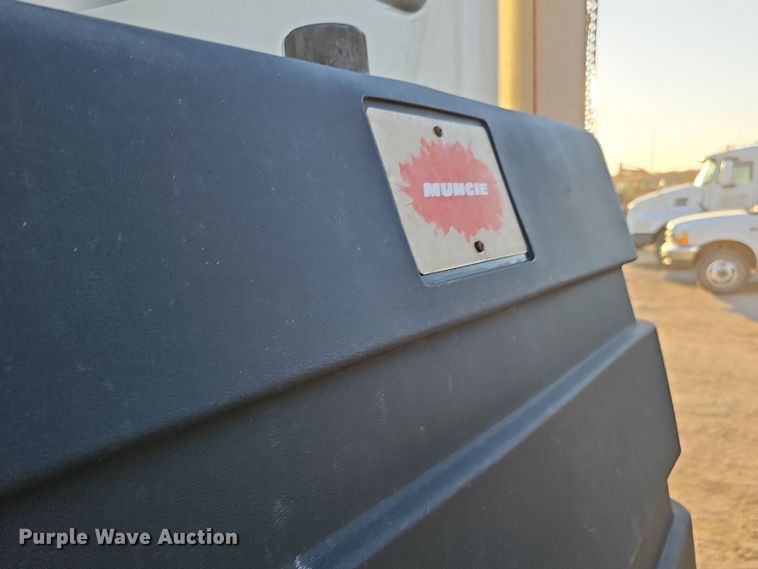 image for item IO9751 2007 Mack CV713 Granite  semi truck