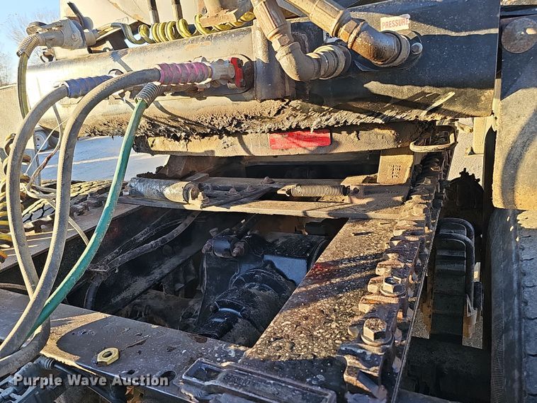 image for item IO9751 2007 Mack CV713 Granite  semi truck