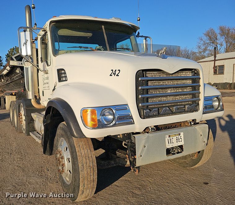 image for item IO9751 2007 Mack CV713 Granite  semi truck