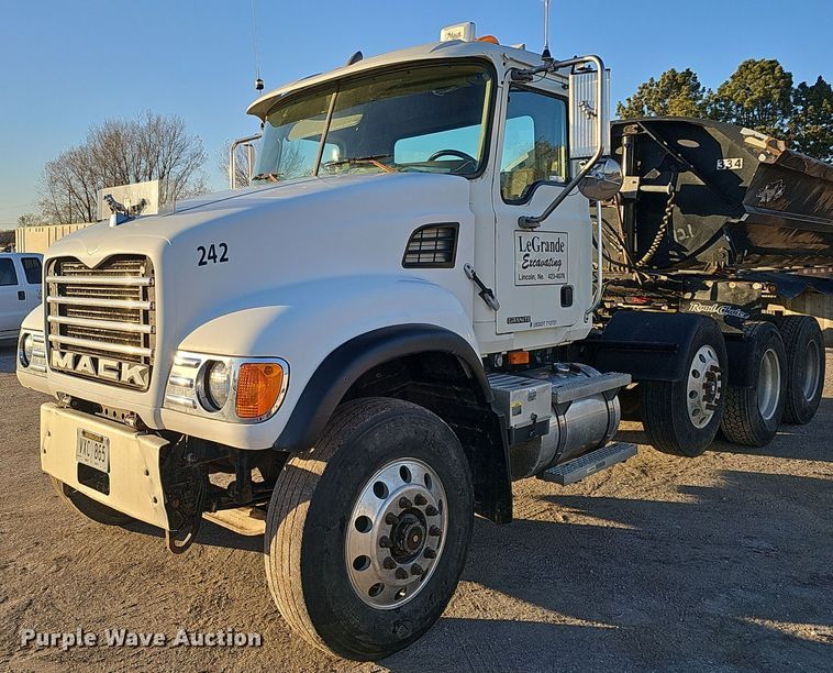 image for item IO9751 2007 Mack CV713 Granite  semi truck
