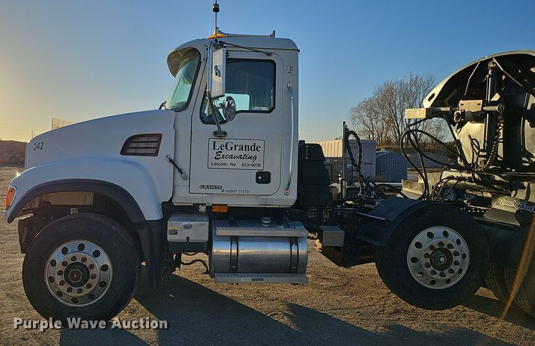 image for item IO9751 2007 Mack CV713 Granite  semi truck