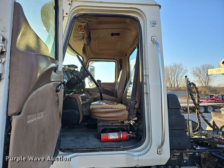 image for item IO9751 2007 Mack CV713 Granite  semi truck