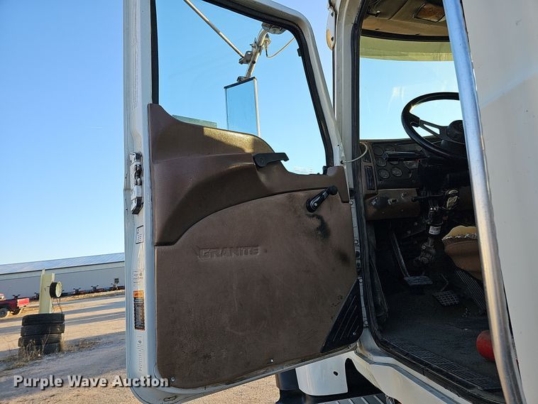 image for item IO9751 2007 Mack CV713 Granite  semi truck