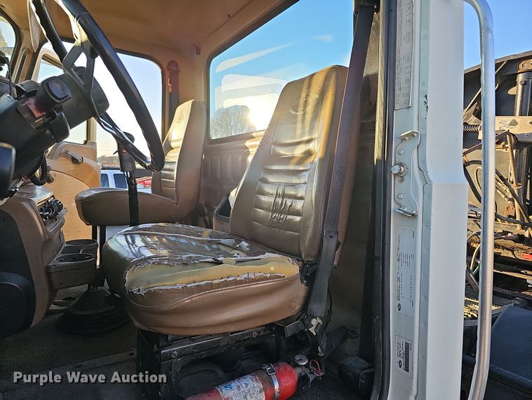 image for item IO9751 2007 Mack CV713 Granite  semi truck