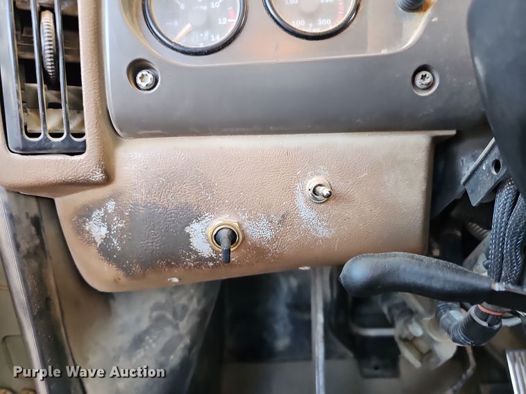 image for item IO9751 2007 Mack CV713 Granite  semi truck