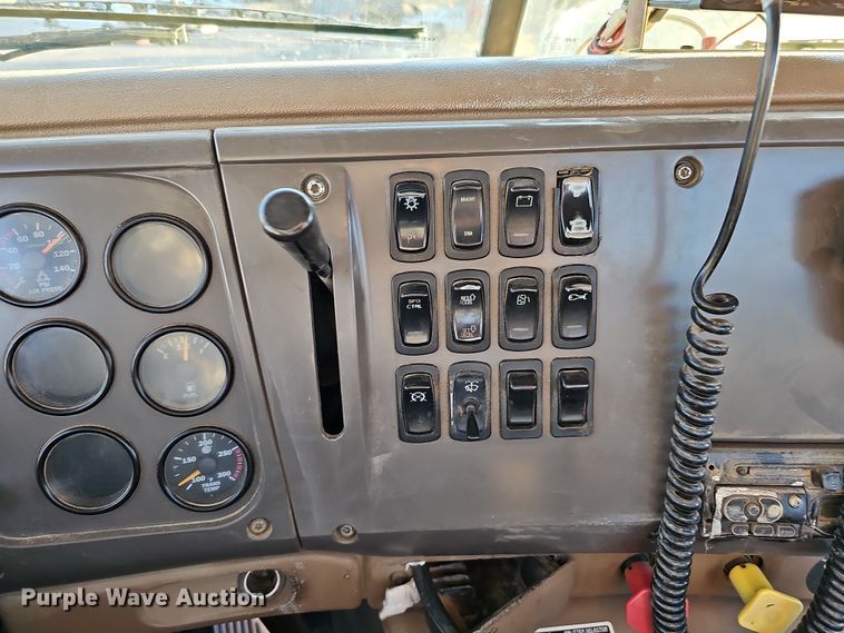 image for item IO9751 2007 Mack CV713 Granite  semi truck