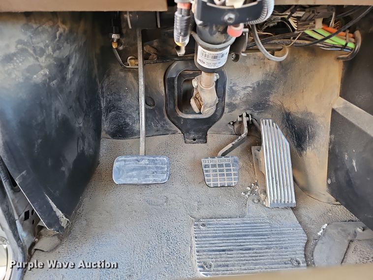 image for item IO9751 2007 Mack CV713 Granite  semi truck