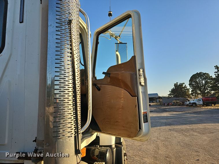 image for item IO9751 2007 Mack CV713 Granite  semi truck