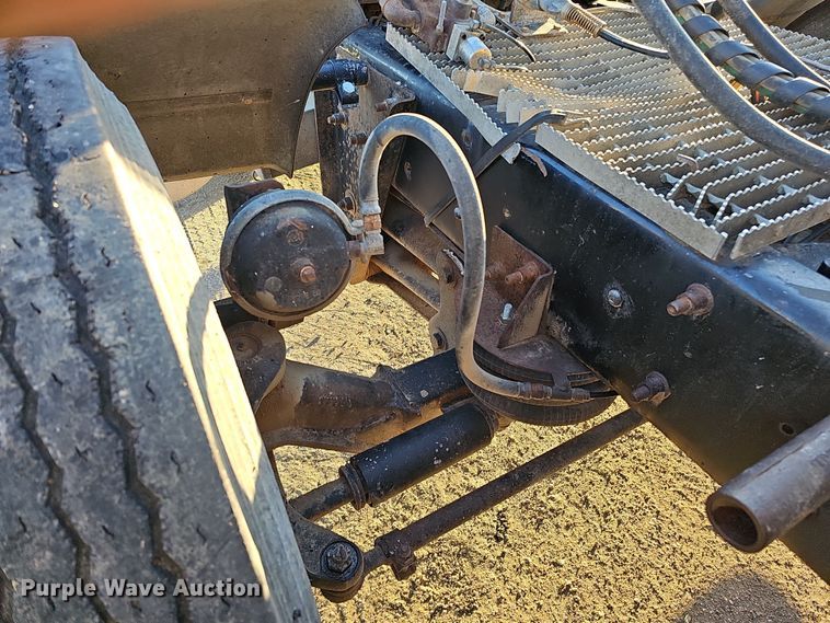 image for item IO9751 2007 Mack CV713 Granite  semi truck