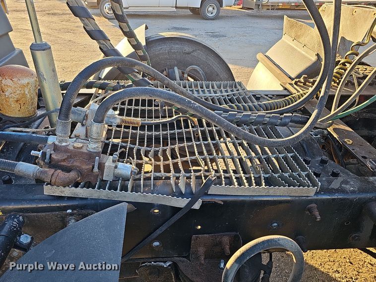 image for item IO9751 2007 Mack CV713 Granite  semi truck