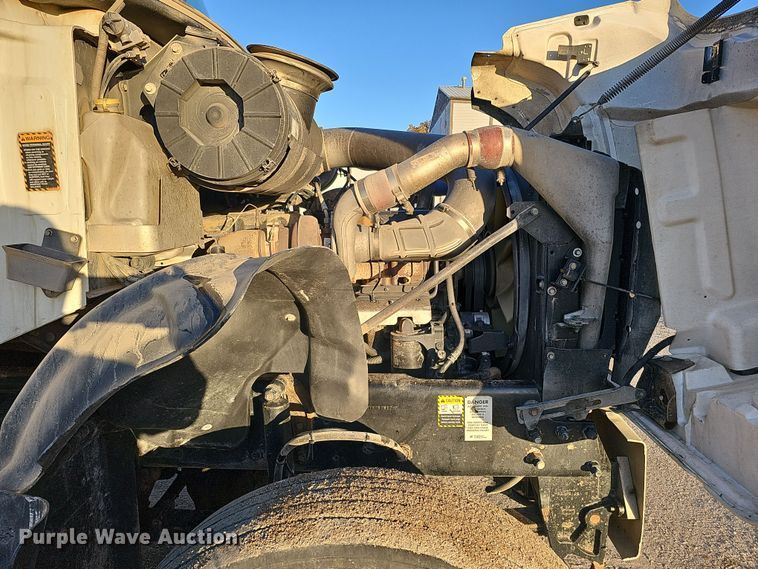 image for item IO9751 2007 Mack CV713 Granite  semi truck