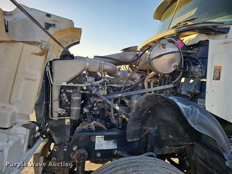 image for item IO9751 2007 Mack CV713 Granite  semi truck