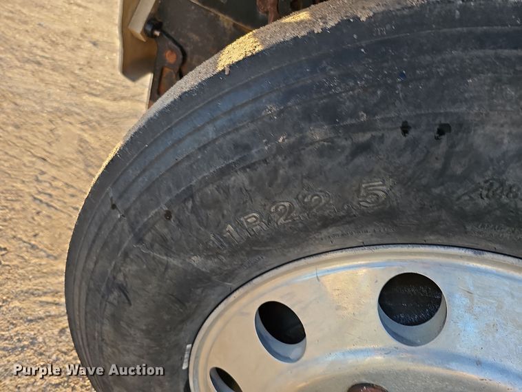 image for item IO9751 2007 Mack CV713 Granite  semi truck