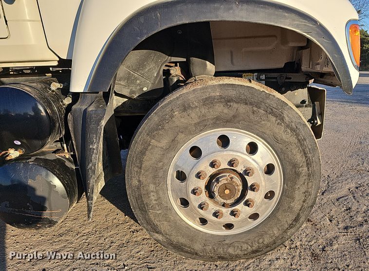 image for item IO9751 2007 Mack CV713 Granite  semi truck