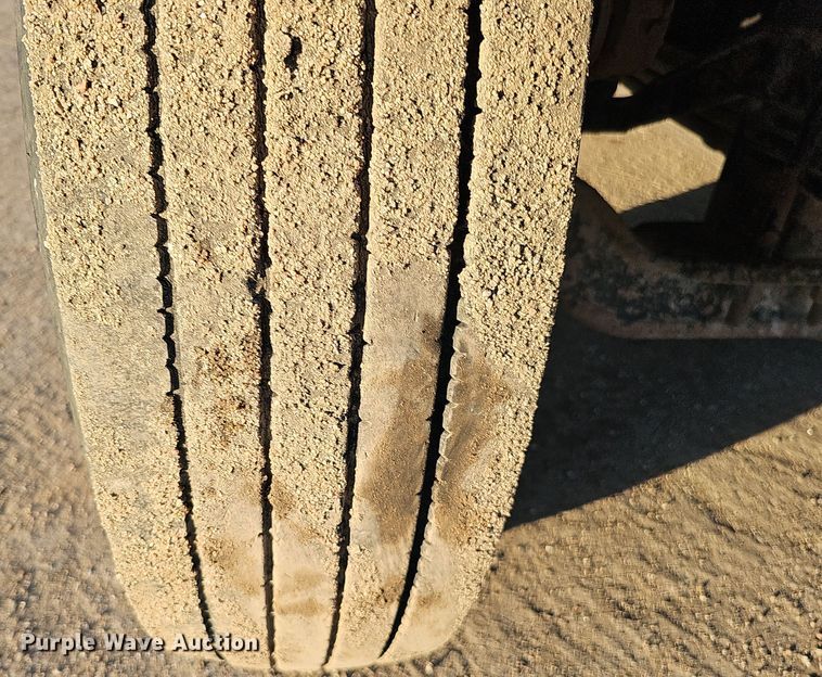 image for item IO9751 2007 Mack CV713 Granite  semi truck