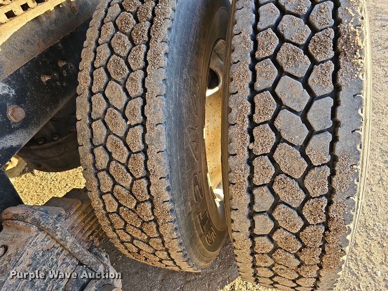 image for item IO9751 2007 Mack CV713 Granite  semi truck