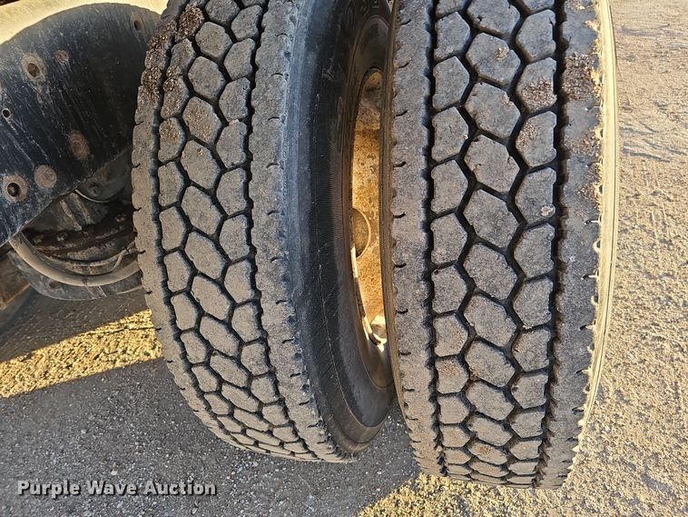 image for item IO9751 2007 Mack CV713 Granite  semi truck