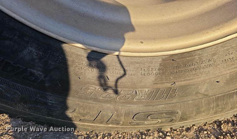 image for item IO9751 2007 Mack CV713 Granite  semi truck