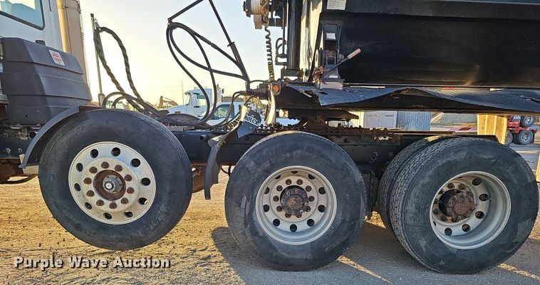 image for item IO9751 2007 Mack CV713 Granite  semi truck