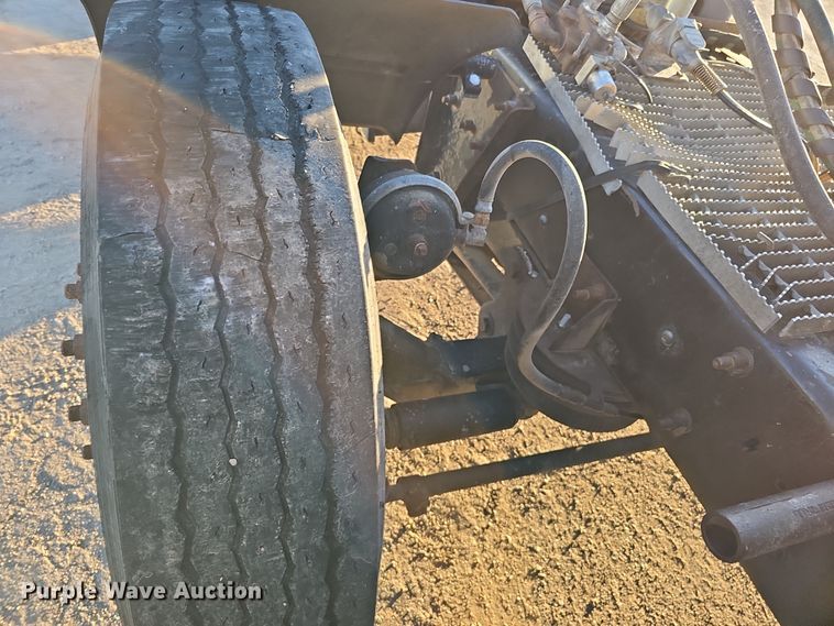 image for item IO9751 2007 Mack CV713 Granite  semi truck