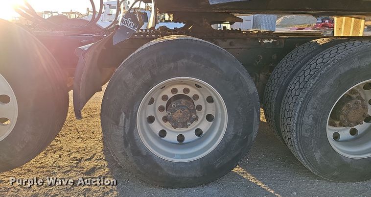 image for item IO9751 2007 Mack CV713 Granite  semi truck